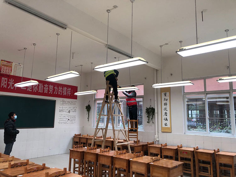 LED護眼教室燈與LED護眼（yǎn）黑板燈安（ān）裝圖