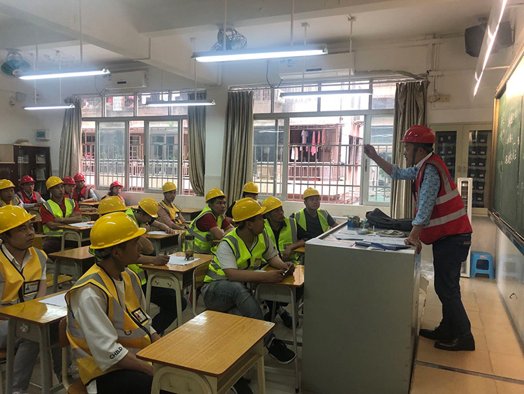 LED教（jiāo）室護眼燈產（chǎn）品供應安裝（zhuāng）售後無憂