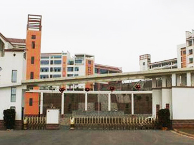 南寧大學中小學校園單位（wèi）LED護眼教室燈/LED黑板燈/節能燈改造案例